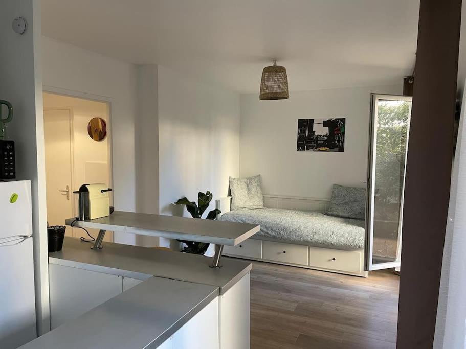 Studio 28 M2 & Jardin Privatif 20 M2 Montigny-le-Bretonneux Buitenkant foto