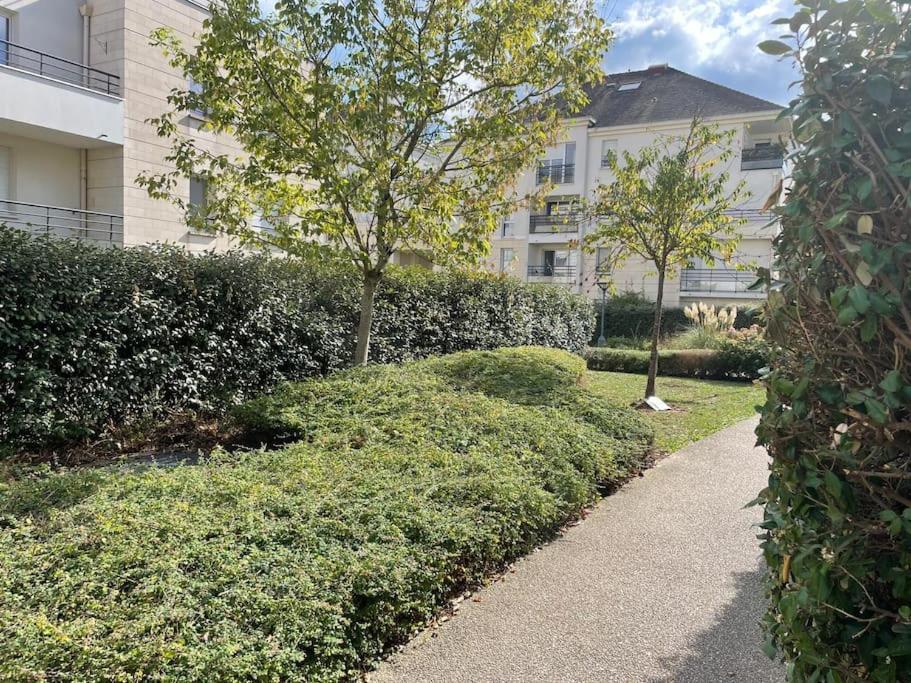 Studio 28 M2 & Jardin Privatif 20 M2 Montigny-le-Bretonneux Buitenkant foto
